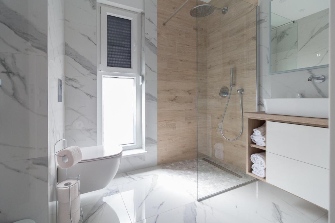 Luxury Beachfront Villa Crystal Aenona - By Ta Leut Agency Nin Buitenkant foto