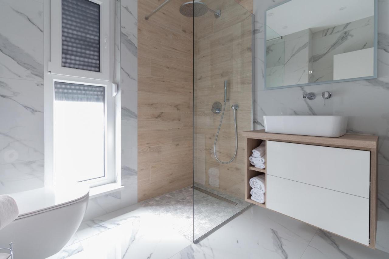 Luxury Beachfront Villa Crystal Aenona - By Ta Leut Agency Nin Buitenkant foto
