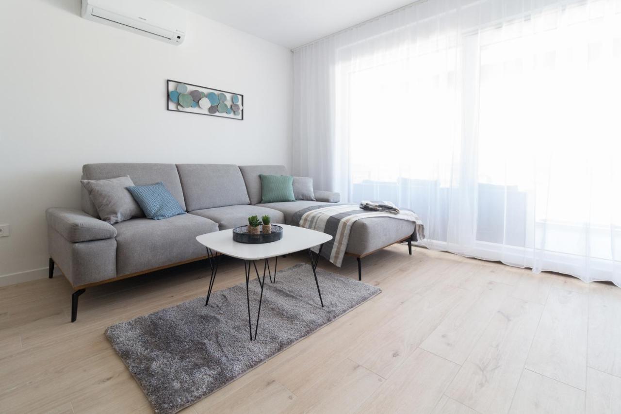 Luxury Beachfront Villa Crystal Aenona - By Ta Leut Agency Nin Buitenkant foto