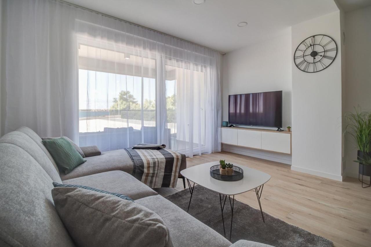 Luxury Beachfront Villa Crystal Aenona - By Ta Leut Agency Nin Buitenkant foto