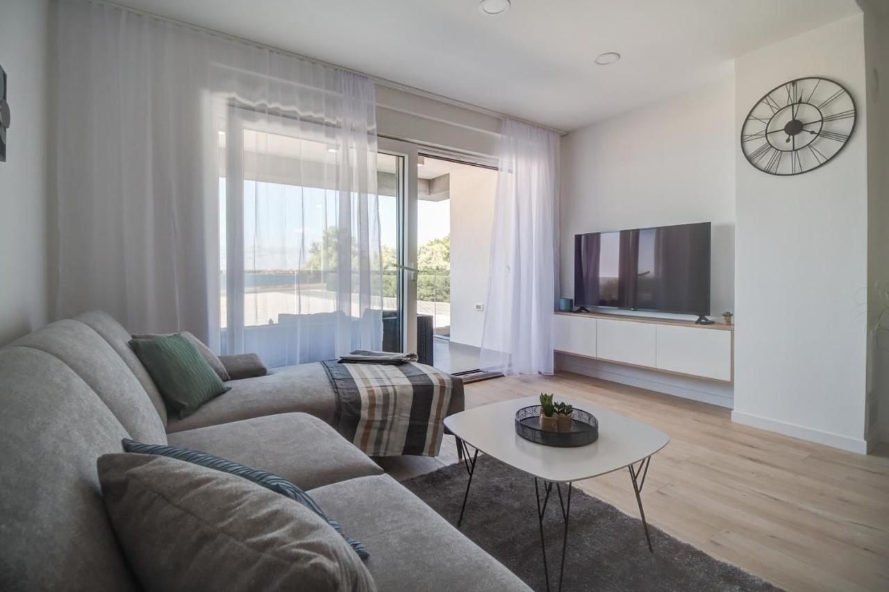 Luxury Beachfront Villa Crystal Aenona - By Ta Leut Agency Nin Buitenkant foto