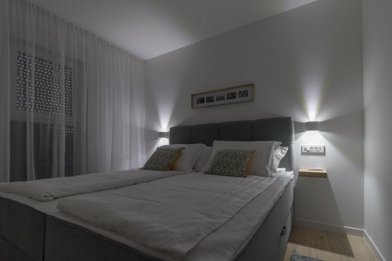 Luxury Beachfront Villa Crystal Aenona - By Ta Leut Agency Nin Buitenkant foto