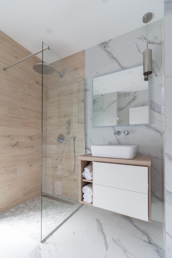 Luxury Beachfront Villa Crystal Aenona - By Ta Leut Agency Nin Buitenkant foto