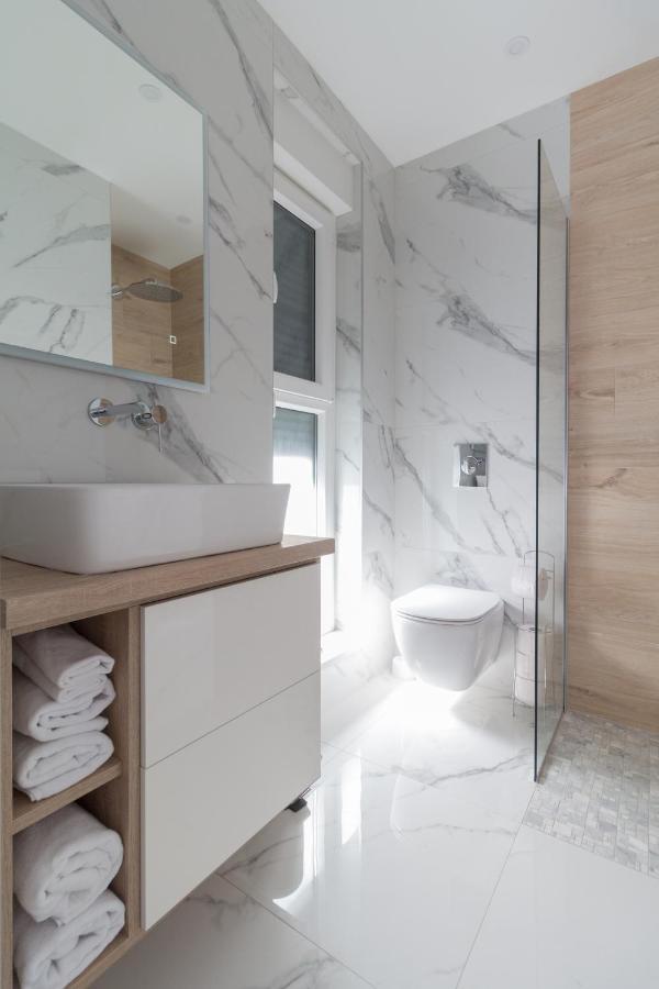 Luxury Beachfront Villa Crystal Aenona - By Ta Leut Agency Nin Buitenkant foto