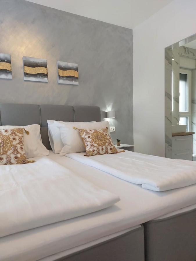 Luxury Beachfront Villa Crystal Aenona - By Ta Leut Agency Nin Buitenkant foto