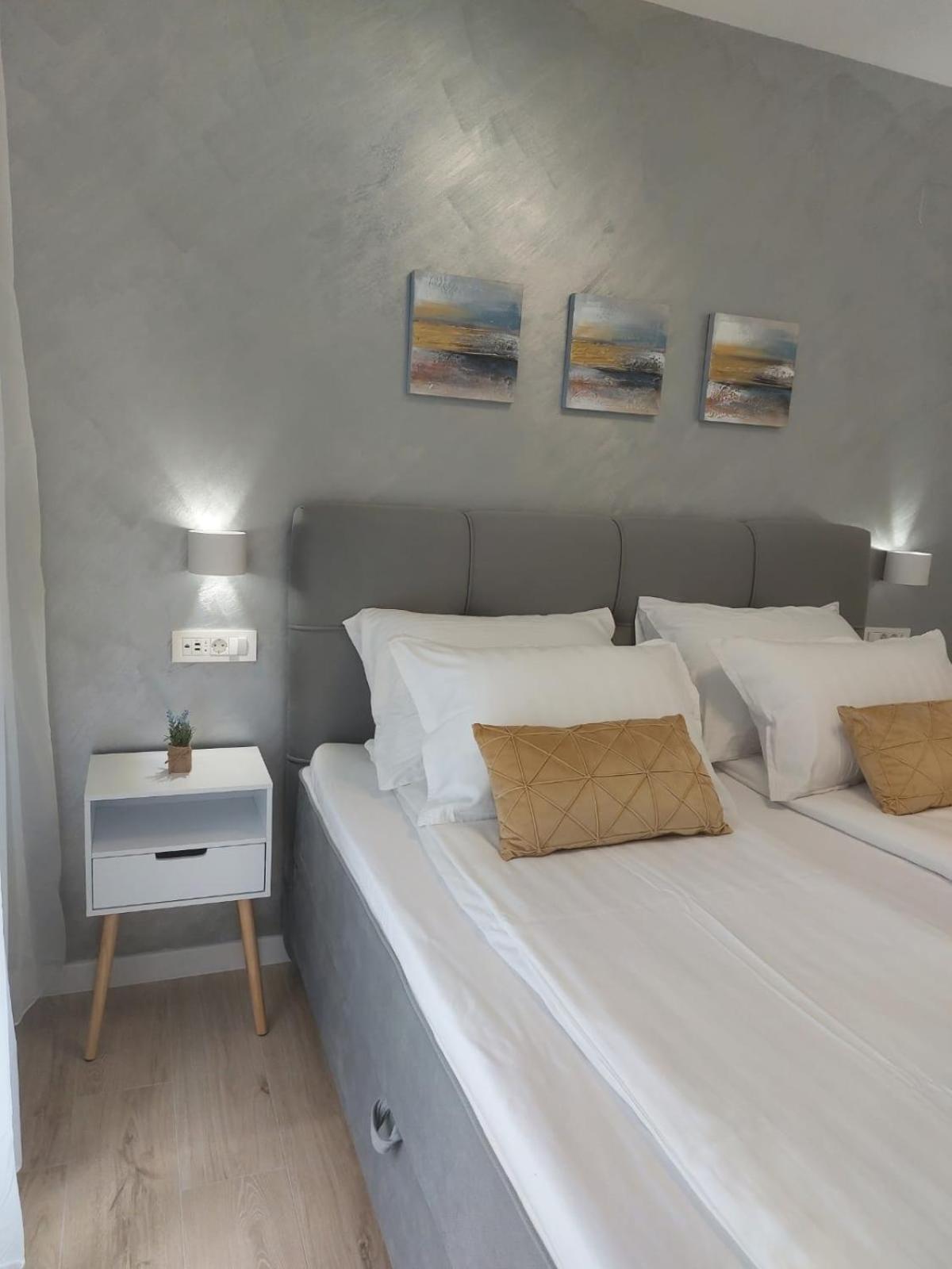 Luxury Beachfront Villa Crystal Aenona - By Ta Leut Agency Nin Buitenkant foto